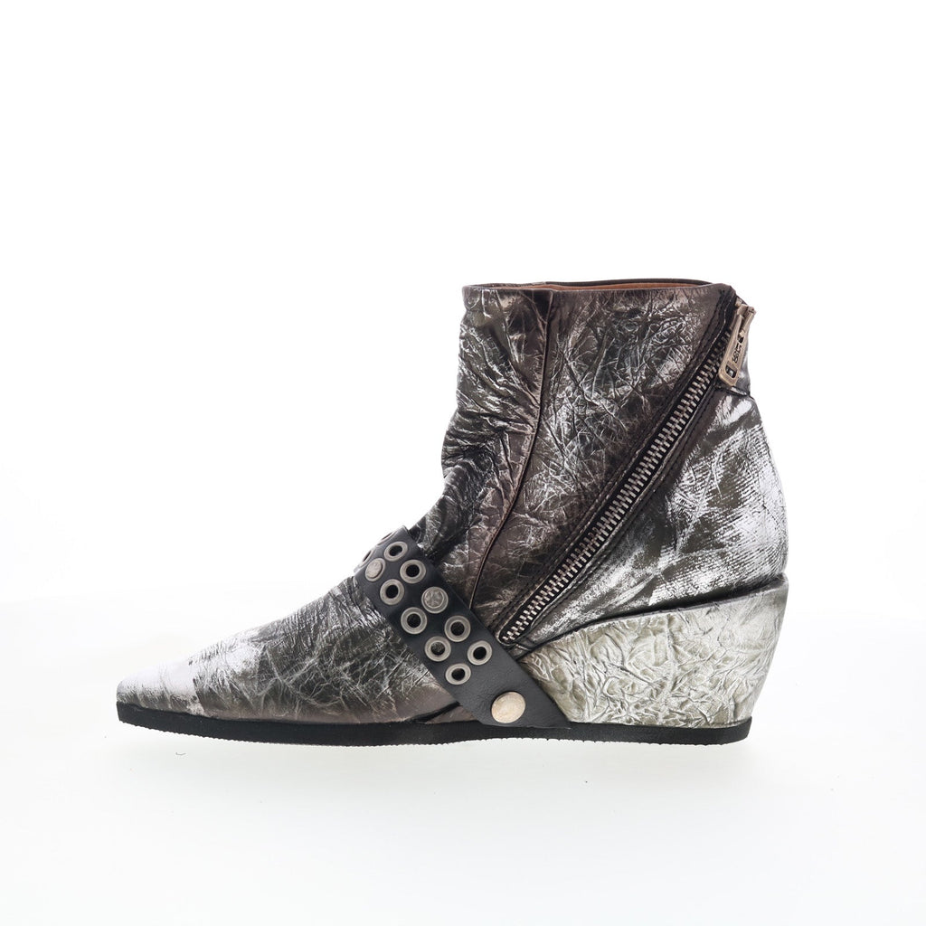 Maxie Womens Silver Leather Zipper Ankle & Booties Boots